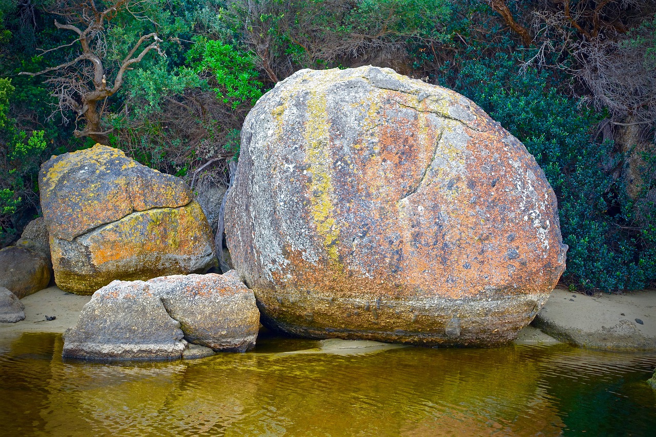 boulder, rock, colourful-1338362.jpg